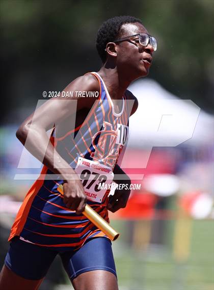 Thumbnail 2 in VHSL State Championships 5&6 (4 x 800) photogallery.