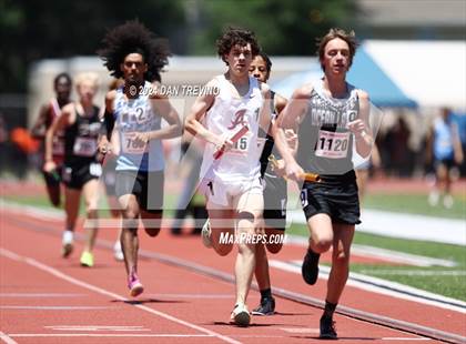 Thumbnail 3 in VHSL State Championships 5&6 (4 x 800) photogallery.