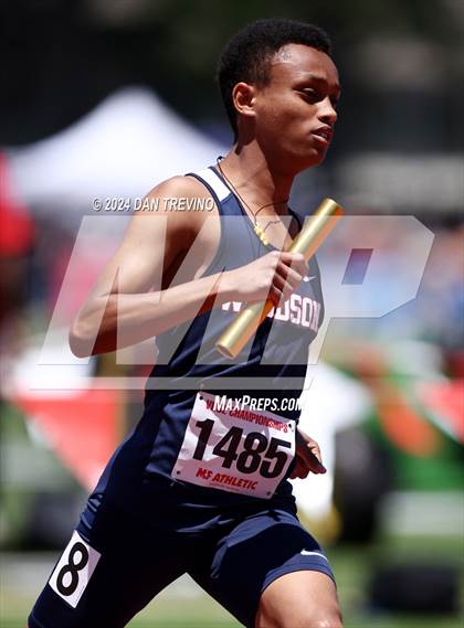 Thumbnail 3 in VHSL State Championships 5&6 (4 x 800) photogallery.