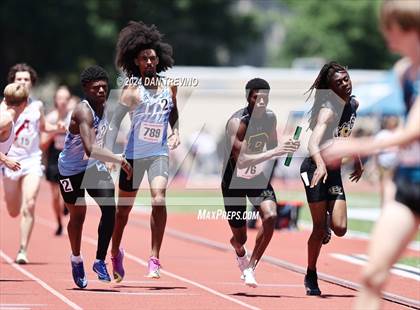 Thumbnail 3 in VHSL State Championships 5&6 (4 x 800) photogallery.