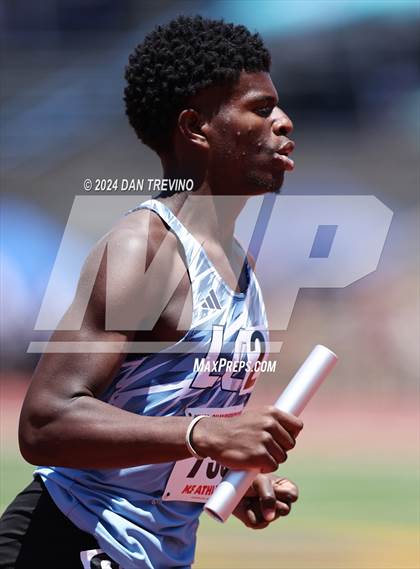 Thumbnail 1 in VHSL State Championships 5&6 (4 x 800) photogallery.