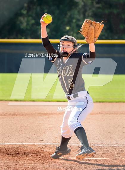 Thumbnail 2 in Grundy County vs Lookout Valley photogallery.