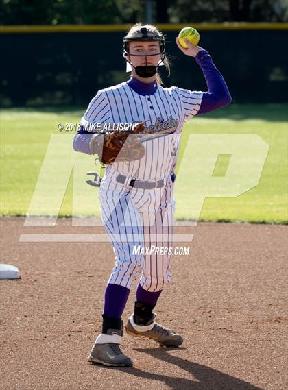 Thumbnail 2 in Grundy County vs Lookout Valley photogallery.