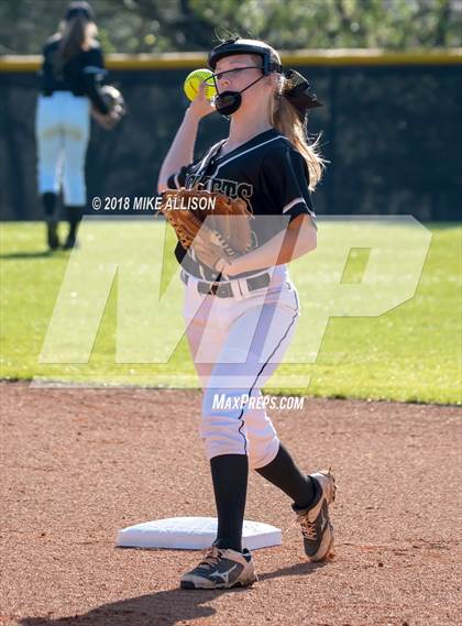 Thumbnail 2 in Grundy County vs Lookout Valley photogallery.