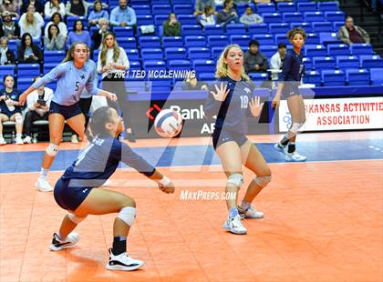Thumbnail 1 in Fayetteville vs. Har-Ber (AAA 6A Final) photogallery.
