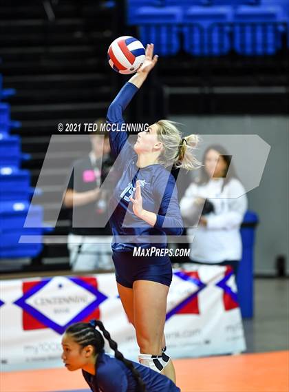 Thumbnail 1 in Fayetteville vs. Har-Ber (AAA 6A Final) photogallery.