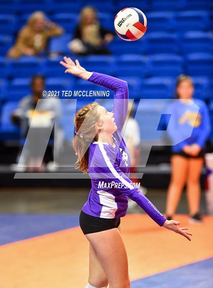 Thumbnail 3 in Fayetteville vs. Har-Ber (AAA 6A Final) photogallery.