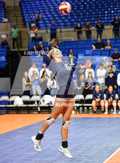 Thumbnail 1 in Fayetteville vs. Har-Ber (AAA 6A Final) photogallery.