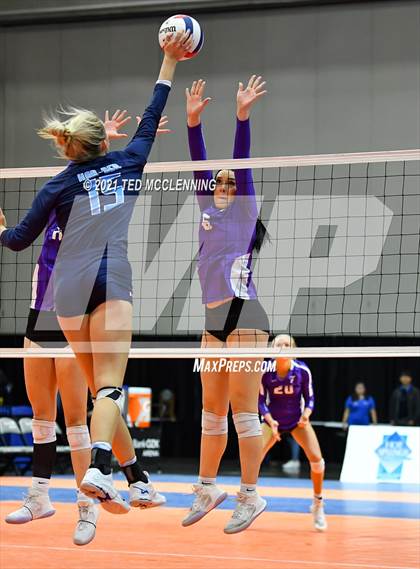 Thumbnail 3 in Fayetteville vs. Har-Ber (AAA 6A Final) photogallery.