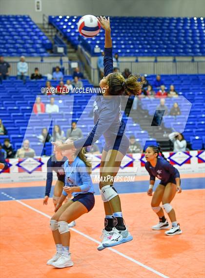 Thumbnail 2 in Fayetteville vs. Har-Ber (AAA 6A Final) photogallery.