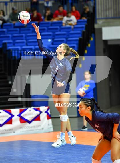 Thumbnail 2 in Fayetteville vs. Har-Ber (AAA 6A Final) photogallery.