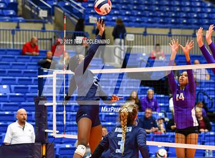 Thumbnail 3 in Fayetteville vs. Har-Ber (AAA 6A Final) photogallery.