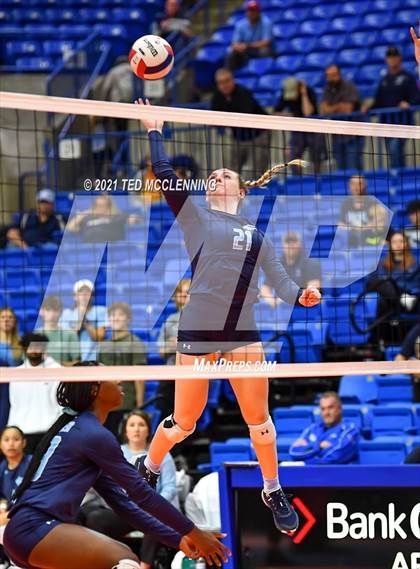 Thumbnail 2 in Fayetteville vs. Har-Ber (AAA 6A Final) photogallery.