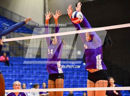Thumbnail 2 in Fayetteville vs. Har-Ber (AAA 6A Final) photogallery.
