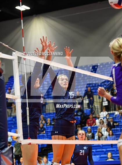 Thumbnail 2 in Fayetteville vs. Har-Ber (AAA 6A Final) photogallery.