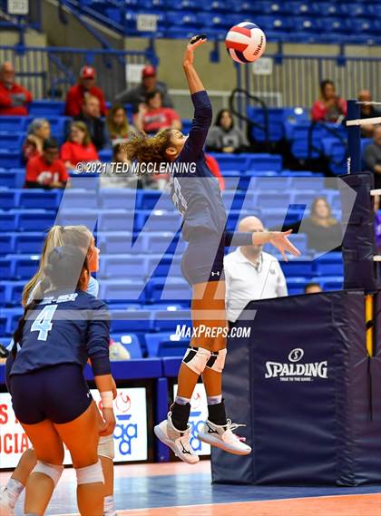 Thumbnail 2 in Fayetteville vs. Har-Ber (AAA 6A Final) photogallery.