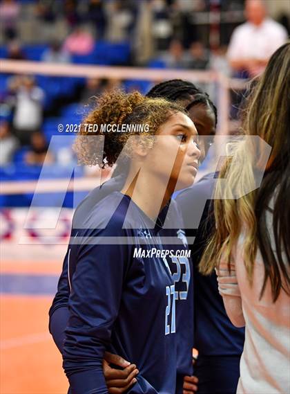 Thumbnail 1 in Fayetteville vs. Har-Ber (AAA 6A Final) photogallery.