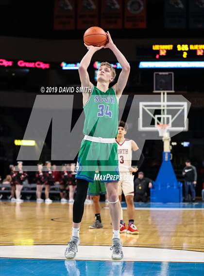 Thumbnail 2 in Lee's Summit North vs. Blue Springs South (MSHSAA Class 5 Sectional) photogallery.