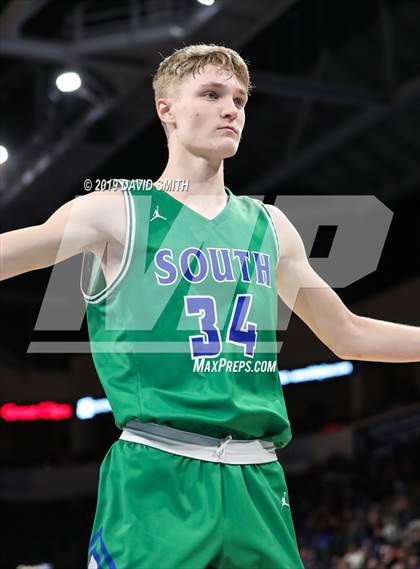 Thumbnail 2 in Lee's Summit North vs. Blue Springs South (MSHSAA Class 5 Sectional) photogallery.