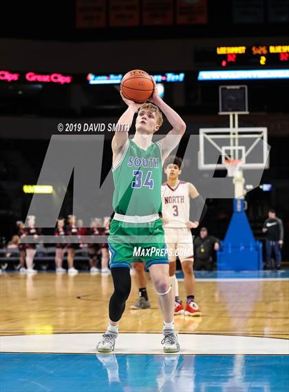 Thumbnail 1 in Lee's Summit North vs. Blue Springs South (MSHSAA Class 5 Sectional) photogallery.