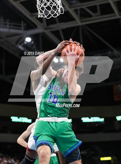 Thumbnail 3 in Lee's Summit North vs. Blue Springs South (MSHSAA Class 5 Sectional) photogallery.