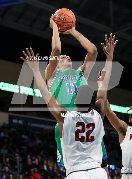 Thumbnail 1 in Lee's Summit North vs. Blue Springs South (MSHSAA Class 5 Sectional) photogallery.