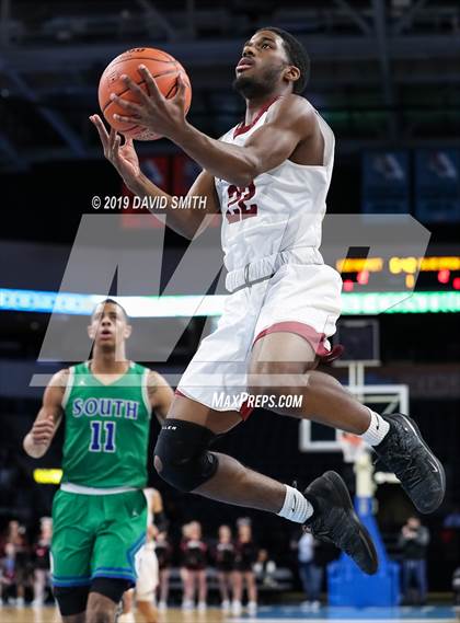 Thumbnail 2 in Lee's Summit North vs. Blue Springs South (MSHSAA Class 5 Sectional) photogallery.