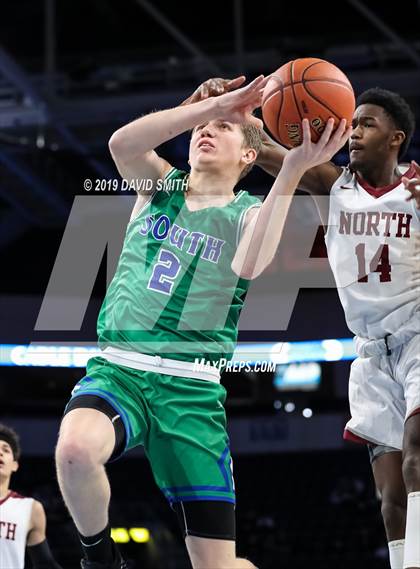 Thumbnail 2 in Lee's Summit North vs. Blue Springs South (MSHSAA Class 5 Sectional) photogallery.