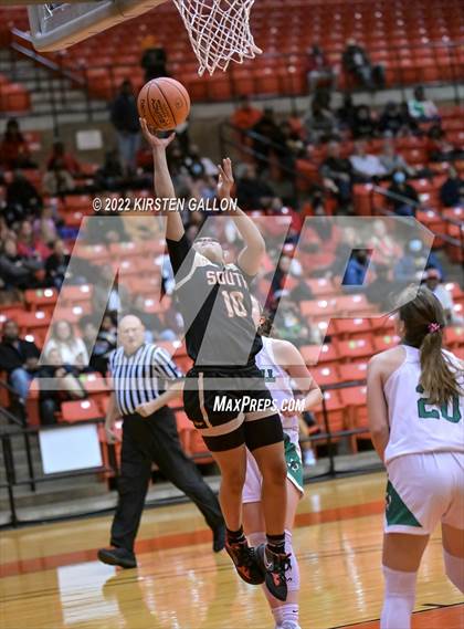 Thumbnail 3 in South Grand Prairie vs. Southlake Carroll (UIL 6A Regional Semifinal Playoff) photogallery.