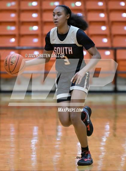 Thumbnail 1 in South Grand Prairie vs. Southlake Carroll (UIL 6A Regional Semifinal Playoff) photogallery.