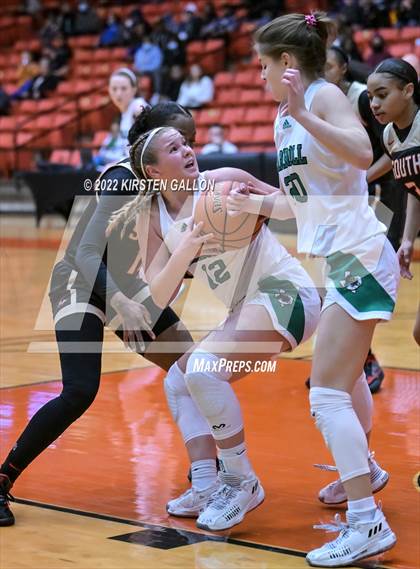 Thumbnail 2 in South Grand Prairie vs. Southlake Carroll (UIL 6A Regional Semifinal Playoff) photogallery.