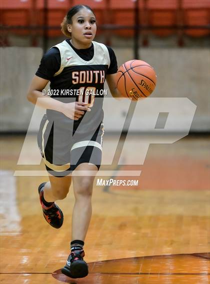 Thumbnail 2 in South Grand Prairie vs. Southlake Carroll (UIL 6A Regional Semifinal Playoff) photogallery.