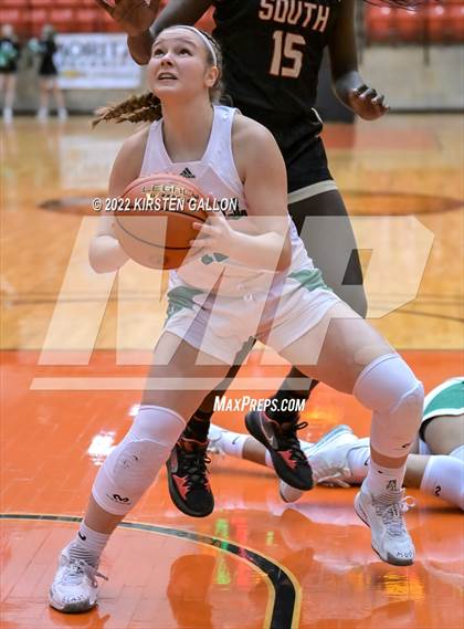 Thumbnail 1 in South Grand Prairie vs. Southlake Carroll (UIL 6A Regional Semifinal Playoff) photogallery.