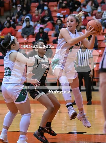 Thumbnail 1 in South Grand Prairie vs. Southlake Carroll (UIL 6A Regional Semifinal Playoff) photogallery.