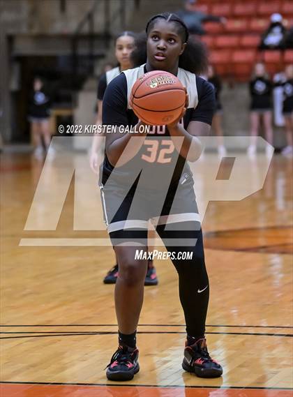 Thumbnail 1 in South Grand Prairie vs. Southlake Carroll (UIL 6A Regional Semifinal Playoff) photogallery.