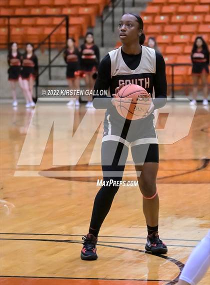 Thumbnail 3 in South Grand Prairie vs. Southlake Carroll (UIL 6A Regional Semifinal Playoff) photogallery.