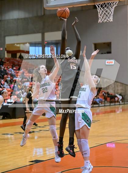 Thumbnail 3 in South Grand Prairie vs. Southlake Carroll (UIL 6A Regional Semifinal Playoff) photogallery.