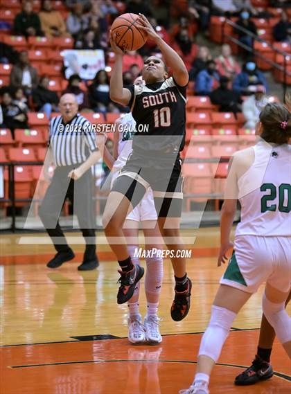 Thumbnail 1 in South Grand Prairie vs. Southlake Carroll (UIL 6A Regional Semifinal Playoff) photogallery.