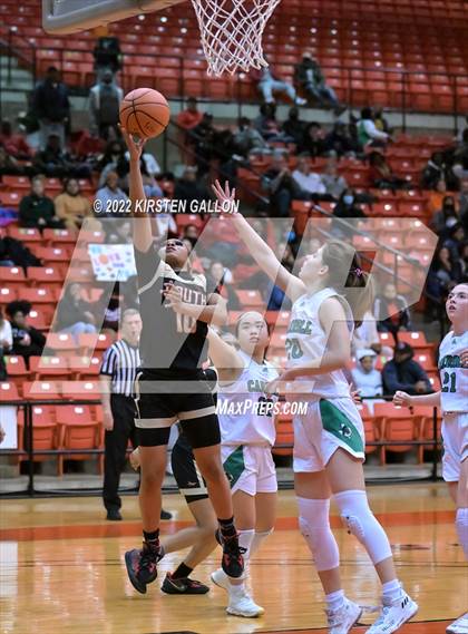 Thumbnail 2 in South Grand Prairie vs. Southlake Carroll (UIL 6A Regional Semifinal Playoff) photogallery.