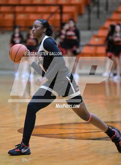 Thumbnail 1 in South Grand Prairie vs. Southlake Carroll (UIL 6A Regional Semifinal Playoff) photogallery.