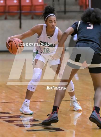 Thumbnail 1 in South Grand Prairie vs. Southlake Carroll (UIL 6A Regional Semifinal Playoff) photogallery.