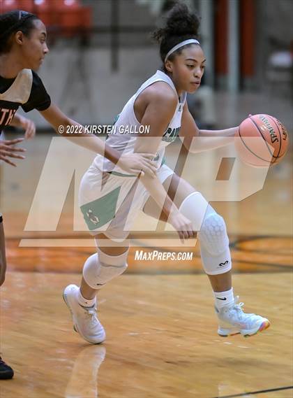 Thumbnail 3 in South Grand Prairie vs. Southlake Carroll (UIL 6A Regional Semifinal Playoff) photogallery.