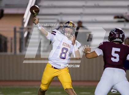 Thumbnail 3 in Ganado vs. Ozona (UIL 2A Bi-District Playoffs) photogallery.