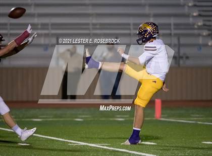 Thumbnail 3 in Ganado vs. Ozona (UIL 2A Bi-District Playoffs) photogallery.