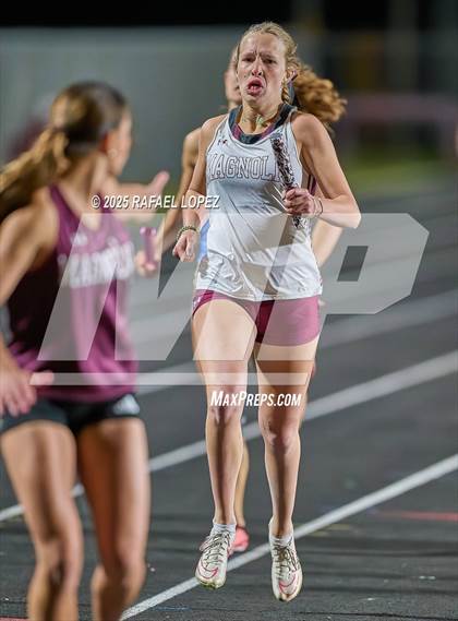 Thumbnail 2 in Dog Pound Invitational (4x400 Meter) photogallery.