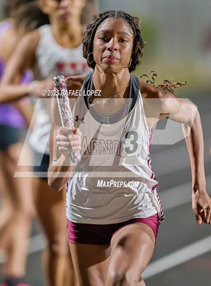 Thumbnail 1 in Dog Pound Invitational (4x400 Meter) photogallery.
