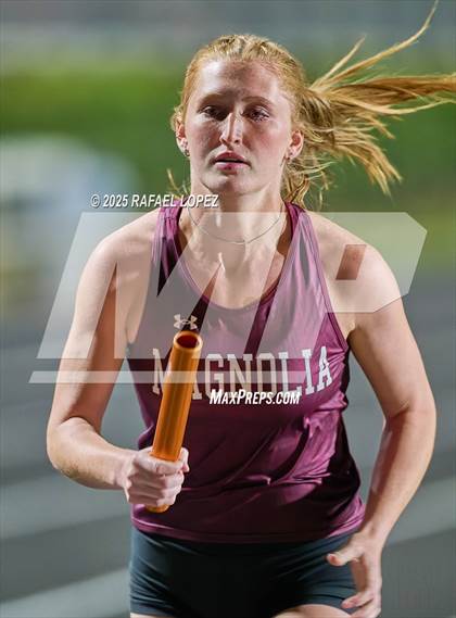 Thumbnail 2 in Dog Pound Invitational (4x400 Meter) photogallery.