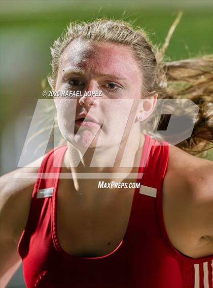 Thumbnail 1 in Dog Pound Invitational (4x400 Meter) photogallery.
