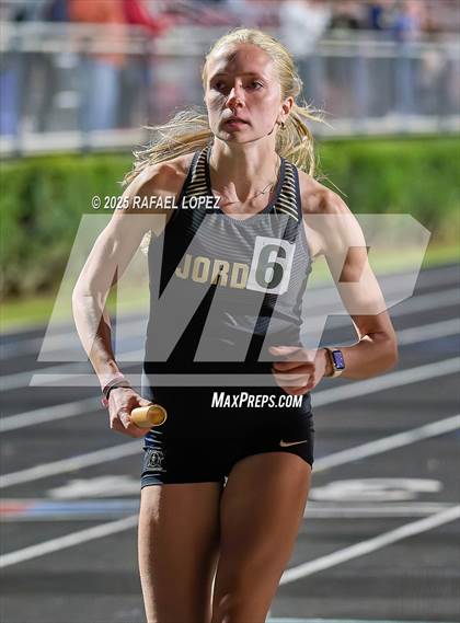 Thumbnail 2 in Dog Pound Invitational (4x400 Meter) photogallery.