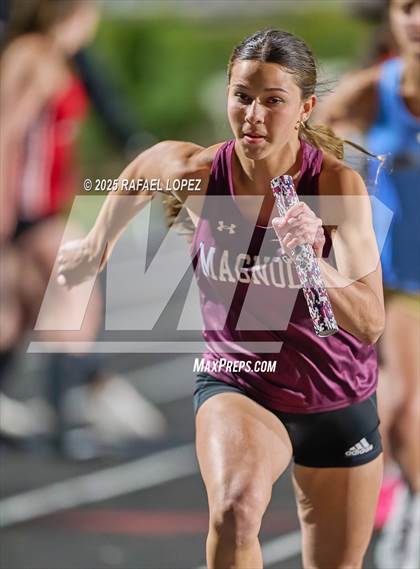 Thumbnail 1 in Dog Pound Invitational (4x400 Meter) photogallery.
